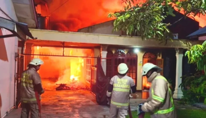 Rumah Sekaligus Kos-kosan di Pekanbaru Terbakar, Lima Unit Damkar Dikerahkan