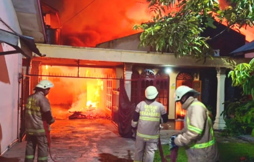 Rumah Sekaligus Kos-kosan di Pekanbaru Terbakar