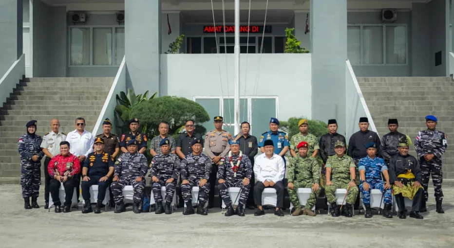 Sugiyarto Sambut Komandan Koarmada I di Dumai dengan Adat Melayu