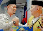 225 Jemaah Haji Tiba di Pekanbaru, Agung Nugroho Sambut dengan Talam Durian Khas Daerah