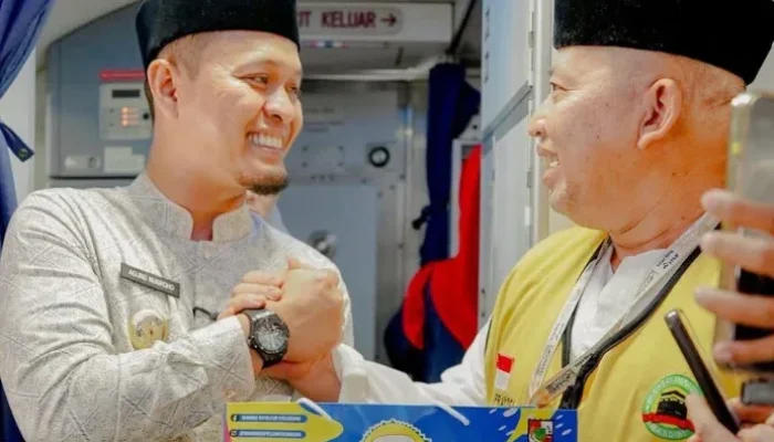 225 Jemaah Haji Tiba di Pekanbaru, Agung Nugroho Sambut dengan Talam Durian Khas Daerah