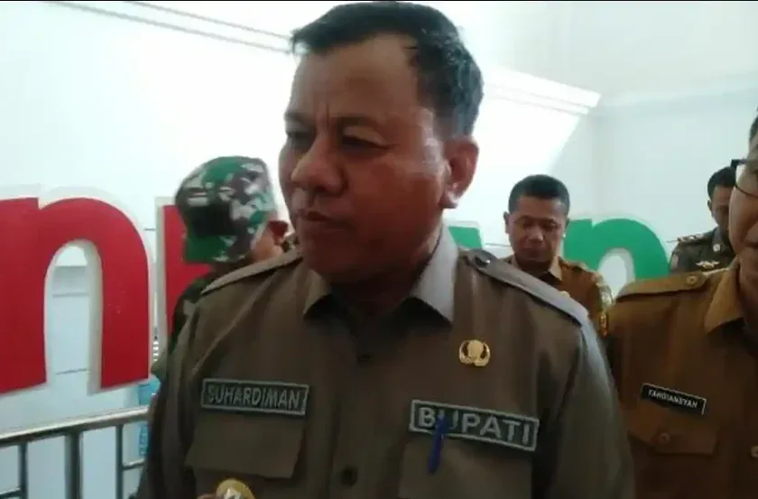 Bupati Kuansing dan Sekda Serahkan Diri usai OTT KPK