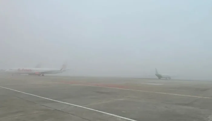 Kabut Tebal Ganggu Penerbangan di Bandara SSK II, Satu Pesawat Dialihkan ke Padang