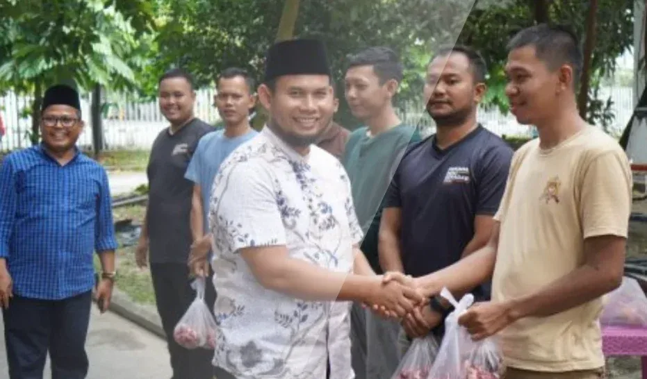 KPU Riau Salurkan Daging Kurban kepada Masyarakat