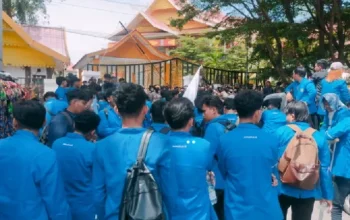 Mahasiswa UIR Kepung DPRD Riau, Tuntut Audit MBG hingga UU Perampasan Aset