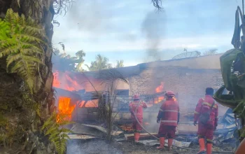 Usai Padamkan Karhutla di Kandis, Tim Manggala Agni Bantu Selamatkan Rumah Warga dari Kebakaran