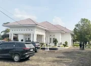Pengamanan Superketat Rumah Dinas Sekda Kuansing, Brimob Bersenjata Laras Panjang Dikerahkan