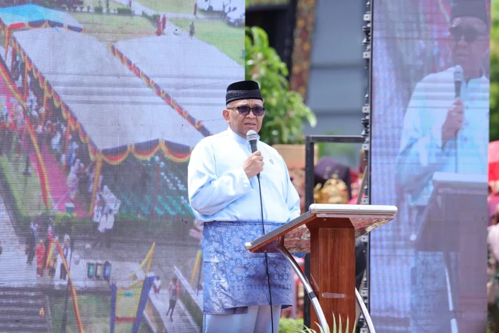 Wamenaker Afriansyah saat menghadiri Festival Minangkabau 2026 di Istano Basa Pagaruyung, Kabupaten Tanah Datar, Sumatera Barat, Kamis (25/6/2026). TN/Y
