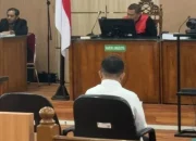 KPK Tuntut Tenaga Ahli Gubernur Riau Dani M Nursalam 4 Tahun Penjara