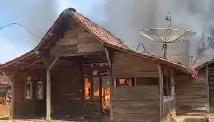 Rumah Warga di Pekon Fajar Mulia Pringsewu Ludes Terbakar, Penyebab Masih Diselidiki Petugas