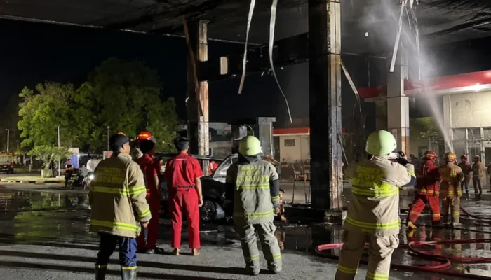Kebakaran SPBU di Tenayan Raya Pekanbaru Hanguskan Toyota Kijang dan Pompa BBM