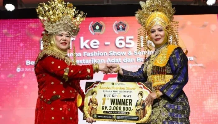 IKWI Riau Juara I Fashion Show Busana Adat Nusantara HUT Ke-65 IKWI Nasional