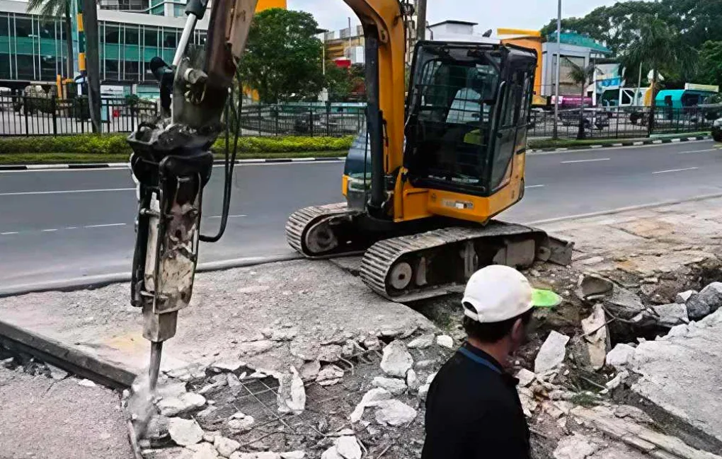 Pemko Pekanbaru Mulai Normalisasi Drainase Sudirman