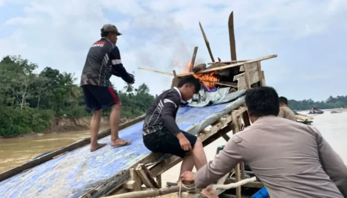 Polsek Kuantan Mudik Bongkar Rakit PETI di Sungai Kuantan, Polisi Tegaskan Patroli Berlanjut