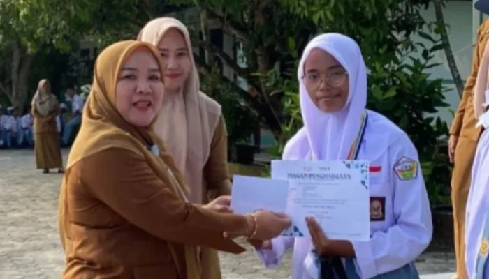 Siti Sabani Raih Medali Emas Olimpiade Nasional 2026, Harumkan Nama SMAN 2 Dayun