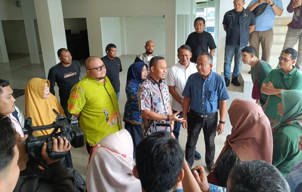 Wako Ancam Putus Kontrak Revitalisasi Pasar Bawah Pekanbaru
