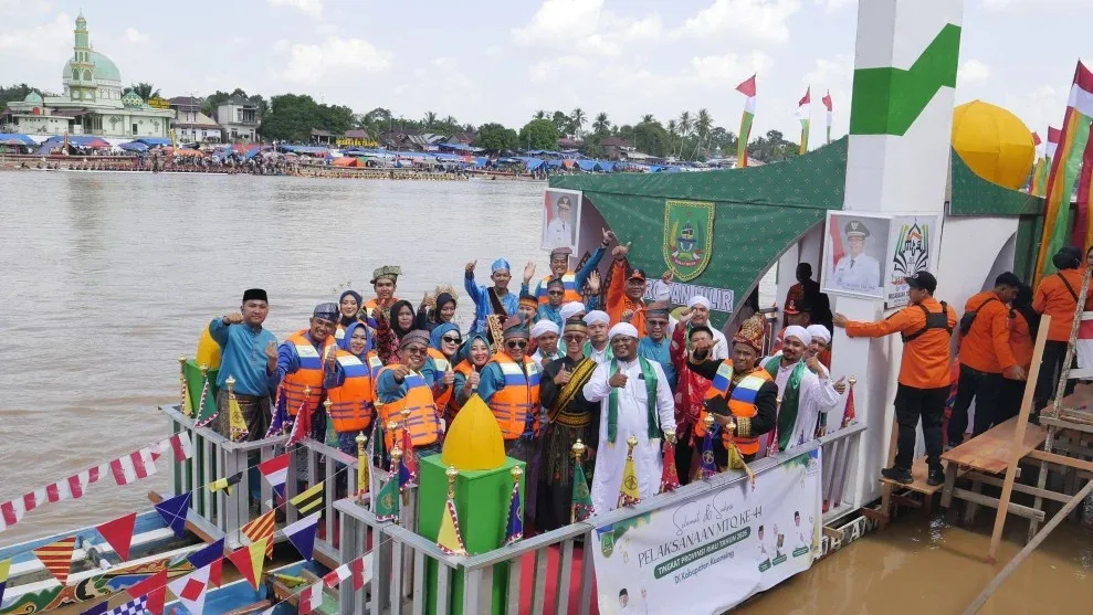 Bupati Rohil Hadiri Parade Perahu Hias MTQ Riau