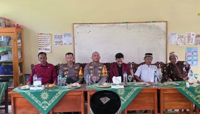 Semangat Pengabdian di Pekon Banyuwangi Kabupaten Pringsewu, Polres dan IMM Hadir Bawa Bantuan untuk Pelajar
