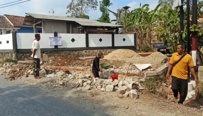 Dana Desa Silpa 2025 Mengalir ke Infrastruktur Warga, Gorong-Gorong Plat Dibangun di Pekon Siliwangi