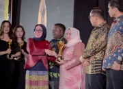 Hj. Kasmarni Jadi Satu-satunya Bupati Riau Raih Penghargaan Koperasi Nasional