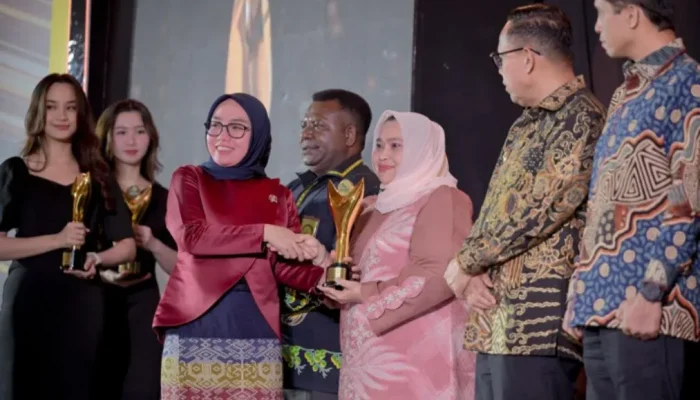 Hj. Kasmarni Jadi Satu-satunya Bupati Riau Raih Penghargaan Koperasi Nasional