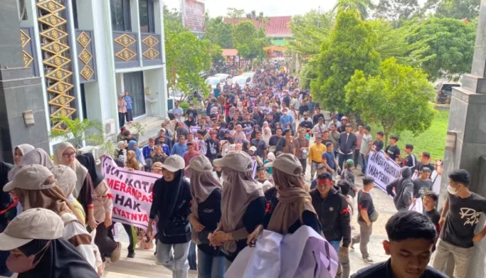 Ratusan Pedagang STC Datangi DPRD Pekanbaru, Tuntut Pengembalian HGB 133 Ruko