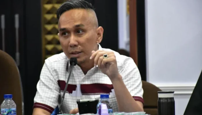 Gedung Diperbaiki Tapi Meja Kursi Rusak, DPRD Soroti Anggaran Revitalisasi Sekolah Pekanbaru Rp17 Miliar