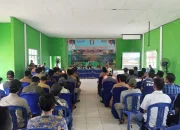 Tim Mabes TNI memberikan penyuluhan pencegahan kebakaran hutan dan lahan kepada aparatur pemerintahan serta masyarakat dari 10 pekon di Gedung Serbaguna Kecamatan Pagelaran Utara, Kabupaten Pringsewu. Sumber foto: Istimewa.