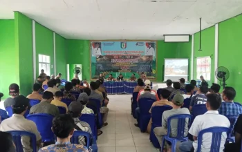 Tim Mabes TNI memberikan penyuluhan pencegahan kebakaran hutan dan lahan kepada aparatur pemerintahan serta masyarakat dari 10 pekon di Gedung Serbaguna Kecamatan Pagelaran Utara, Kabupaten Pringsewu. Sumber foto: Istimewa.
