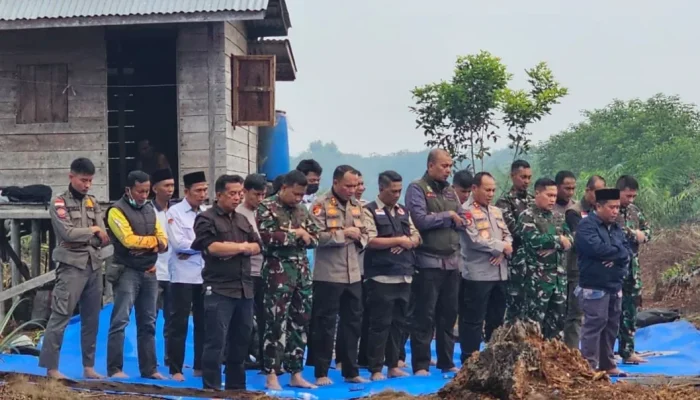 Pangdam, Kapolda Riau, dan Bupati Inhu Gelar Salat Istisqa Mohon Hujan Padamkan Karhutla