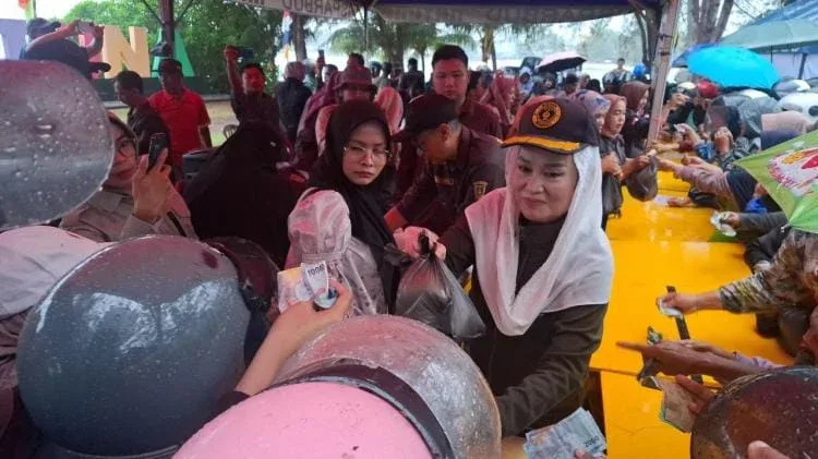 Pasar Murah Natuna, Bupati Salurkan 2,1 Ton Beras