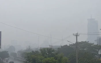 Karhutla Riau Nihil, Kabut Asap Masih Selimuti Sejumlah Wilayah Diduga Kiriman Sumsel